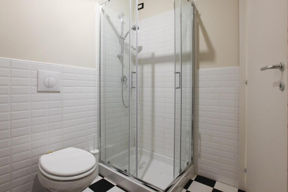 Station Spacious 2br Flat Apartment Mailand
